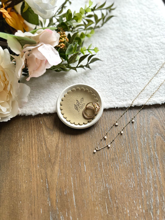 Scalloped Green Leaf Ring Dish