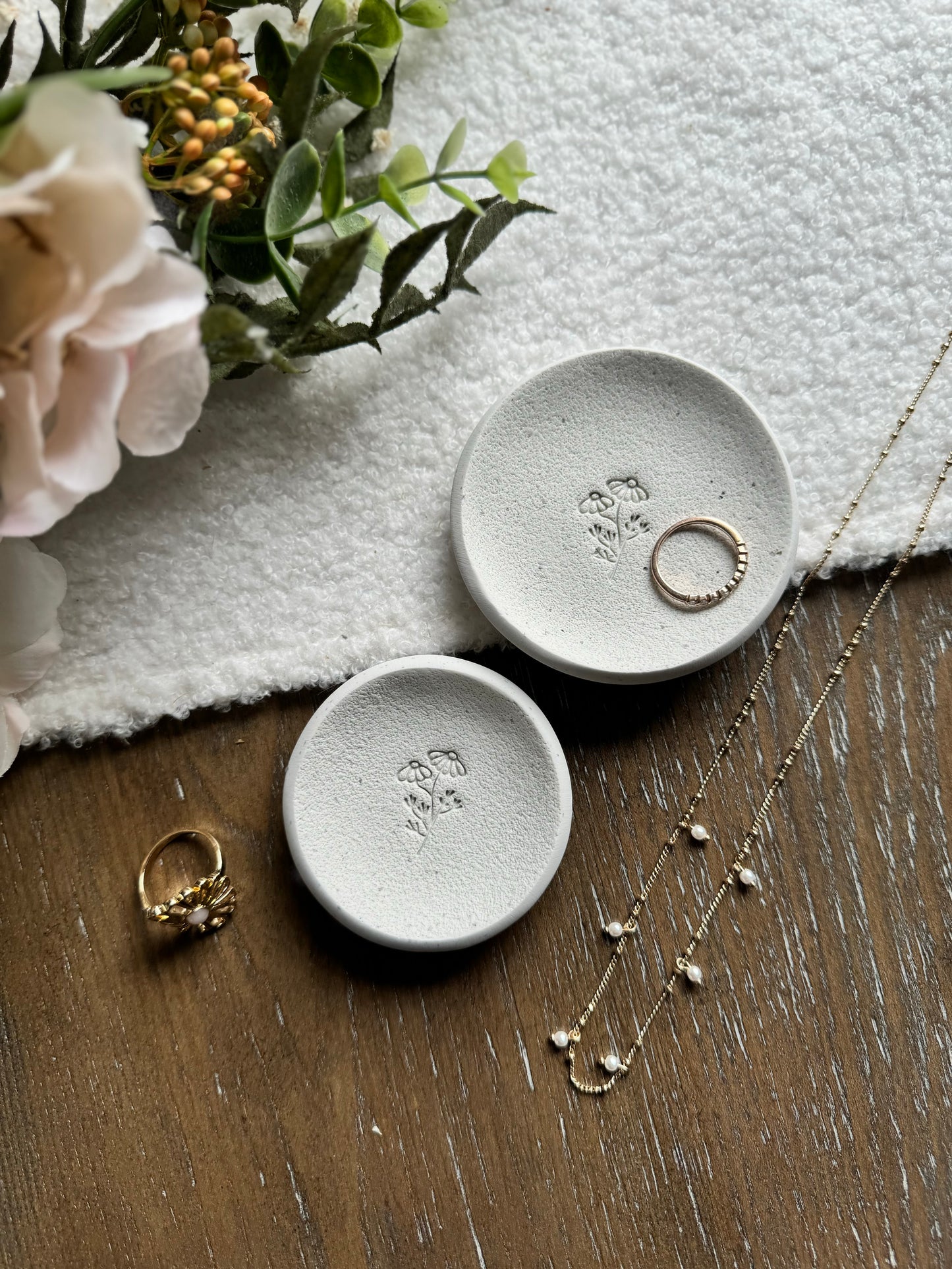 Speckled Daisy Ring Dish Set