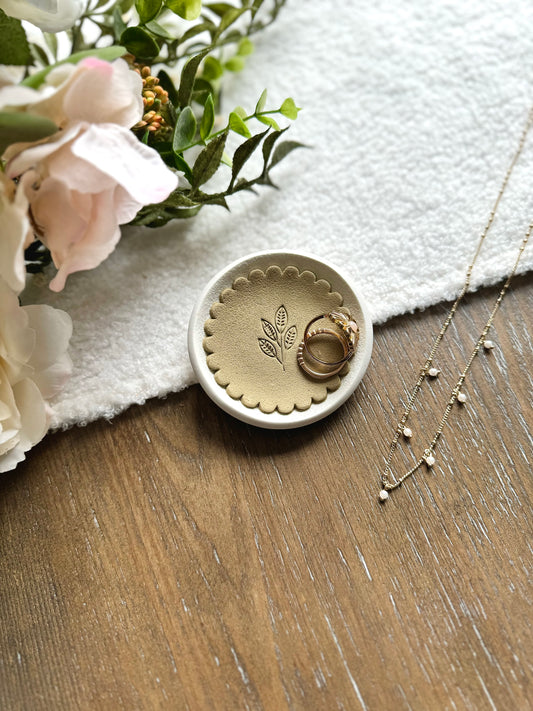 Scalloped Green Leaf Ring Dish